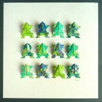 Lustige Origami Frösche aus handmarmoriertem Papier im Objektrahmen Bild 3