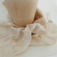kurzer Schal beige gefilzt aus besonders feiner Wolle und Seide, Damen Filzschal, Bild 4