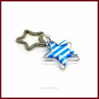 ✫ Schlüsselring "Stars & Stripes" mit türkis-weiß gestreiftem XL Stern-Anhänger aus Acryl und weißer Perle ✫ Bild 1