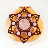 Makramee-Mandala-Halskette mit Rosenquarz und Messing Bild 2
