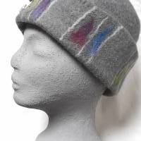 Damen Filzhut, graue Winterkappe handgefilzt , mit Muster in der Krempe und silberfarbenen Zierknöpfen Bild 2