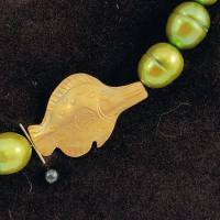 UNIKAT! echte Süßwasser Perlenkette in Grün mit vergoldetem FISCH Bild 3