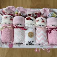 Windeltorte für Mädchen: Windelbabys in der Box, liebevolles Geschenk zur Geburt Bild 10
