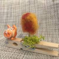 Schwein, Glücksschwein auf einer Holzwäscheklammer, Glubbal, Bild 1