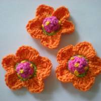 3 Häkelblümchen, Häkelapplikation, Häkelblume, Applikation, Aufnäher, Blumen orange-pink Bild 2