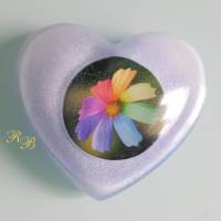 Herzanhänger mit Motiv Regenbogen-Blüte Bild 1