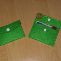 Geldbeutelchen aus Filz Grün mit Druckknopf weiß Bild 1