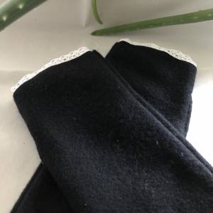 Handstulpen aus Wolle / Armstulpen für Erwachsene mit Daumenloch, Schwarz mit Spitze Bild 1