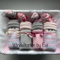Windeltorte mit 4 Windelbabys für Mädchen, Geschenk zur Geburt, liebevoll gestaltetes Windelgeschenk Bild 3