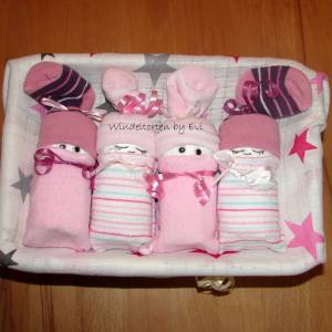 Windeltorte mit 4 Windelbabys für Mädchen, Geschenk zur Geburt, liebevoll gestaltetes Windelgeschenk Bild 4