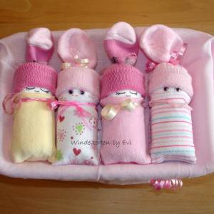 Windeltorte mit 4 Windelbabys für Mädchen, Geschenk zur Geburt, liebevoll gestaltetes Windelgeschenk Bild 6