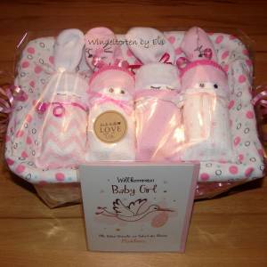 Windeltorte mit 4 Windelbabys für Mädchen, Geschenk zur Geburt, liebevoll gestaltetes Windelgeschenk Bild 8