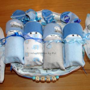 personalisierte Windeltorte für Junge: 4 Windelbabys im Tuch, Geschenk zur Geburt Bild 2