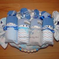personalisierte Windeltorte für Junge: 4 Windelbabys im Tuch, Geschenk zur Geburt Bild 5