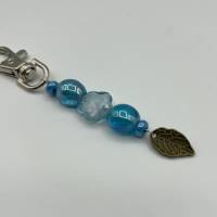Glasperlen Schlüsselanhänger mit Blattanhänger – Schicker Begleiter für Schlüssel, Taschen und Rucksäcke Bild 1