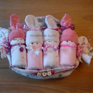 Windeltorte für Mädchen,  Windelbabys im Tuch, schönes Geschenk zur Geburt Bild 6
