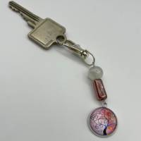 Glasperlen Schlüsselanhänger mit Lebensbaum Cabochon – Schicker Begleiter für Schlüssel, Taschen und Rucksäcke Bild 3