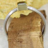 Schmaler Ring aus Platin mit grünem Turmalin Bild 3