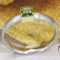 Schmaler Ring aus Platin mit grünem Turmalin Bild 5
