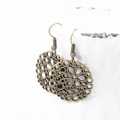 Runde Metallohrringe mit Ornamenten . Hängeohrringe mit Blumenmuster in Antikbronze . Filigrane Ohrhänger