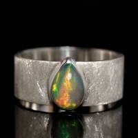 Opalring mit Top Opal - handgefertigtes Unikat - atemberaubender Regenbogenfarben Opal - 925 Silberring Bild 3