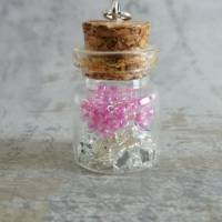 Pinker Mini Lebensbaum Anhänger im Glas - Mini Hals Ketten Anhänger- aus Kupferdraht und Mini Rocailles Perlen Bild 1