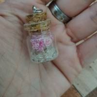 Pinker Mini Lebensbaum Anhänger im Glas - Mini Hals Ketten Anhänger- aus Kupferdraht und Mini Rocailles Perlen Bild 2