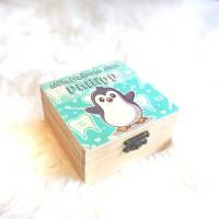 Zahndose Milchzahndose personalisiert mit Name, Holzdose Zahnfee, Geschenk zur Einschulung, Motiv: Pinguin Bild 1