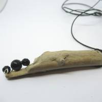 Treibholz Kettenanhänger mit schwarzen Perlen Bild 10