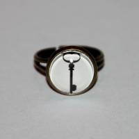 1 bronzefarbener Ring   Schlüssel Bild 1