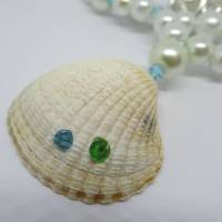 Lange Halskette mit Glasperlen und einer Herzmuschel in weiß, maritime Geschenkidee für Meerverliebte Bild 10