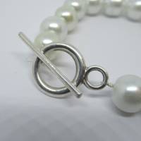 Lange Halskette mit Glasperlen und einer Herzmuschel in weiß, maritime Geschenkidee für Meerverliebte Bild 9