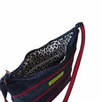 Jeans-Handtasche "Orlanda" mit roten Paspel-Streifen in einen handlichen Format Bild 4