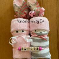 personalisierte Windelbabys für Mädchen, Mitbringsel zur Geburt oder Taufe, kleine Windeltorte Bild 2