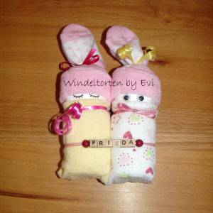 personalisierte Windelbabys für Mädchen, Mitbringsel zur Geburt oder Taufe, kleine Windeltorte Bild 4