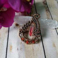 Pinker Quarzkristall (Regebogen) in einer Antik Kupfer Drahtfassung mit roten Facetten Perlen/Halskette im Boho Look Bild 2
