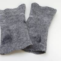 Stulpen grau für jede Jahreszeit, bestickt und mit Strasssteinen, Pulswärmer aus Wolle und Seide, Armstulpen Größe S, Bild 4