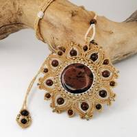 Makramee-Mandala-Halskette mit Mahagoni-Obsidian und Messing, Herbst - Schmuck Bild 1