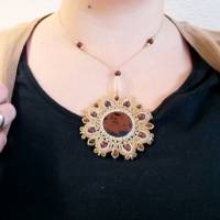 Makramee-Mandala-Halskette mit Mahagoni-Obsidian und Messing, Herbst - Schmuck Bild 5