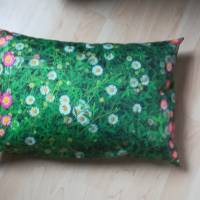 Kissen zum Träumen- Stoffdruck mit Gänseblümchen und grüner Wiese Bild 2