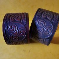 Lederarmband, breit, mit geprägtem keltischen Mustern (RLA46) Bild 2