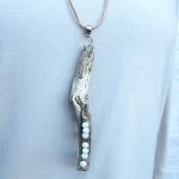 Treibholz Halskette mit weißen Perlen, Holzkette Bild 2