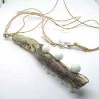 Treibholz Halskette mit weißen Perlen, Holzkette Bild 9