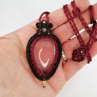 Makramee-Halskette mit Rosenquarz und Messing, Valentinstags-Geschenk Bild 2