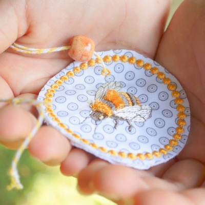 Stickdatei Taschenbaumler Biene