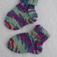 Babysocken Socken Erstlingssocken Stricksocken Baby Söckchen bunt gestrickt handgestrickt 0-6 Monate Bild 2