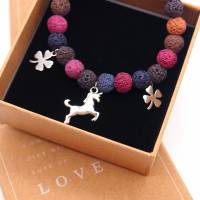Glücksbringer Armband aus Lavaperlen mit Einhorn und Kleeblättern - in Geschenkbox Bild 1