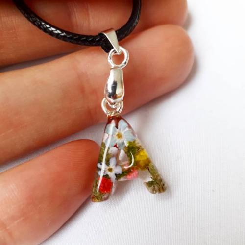 Anhänger Buchstabe A echte Blumen klein