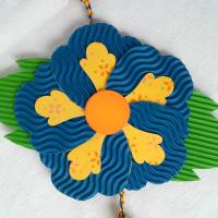 Fensterkette blaue Blumen mit Perlen aus Wellpappe, Fensterschmuck mit Frühlingsmotiv, Frühlingsdeko, Muttertag Bild 4