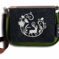 Handtaschen Umhängetaschen Schultertaschen Crossbag aus grünem Wollfilz Tasche mit Stickerei Wechselklappe wandelbar Bild 1